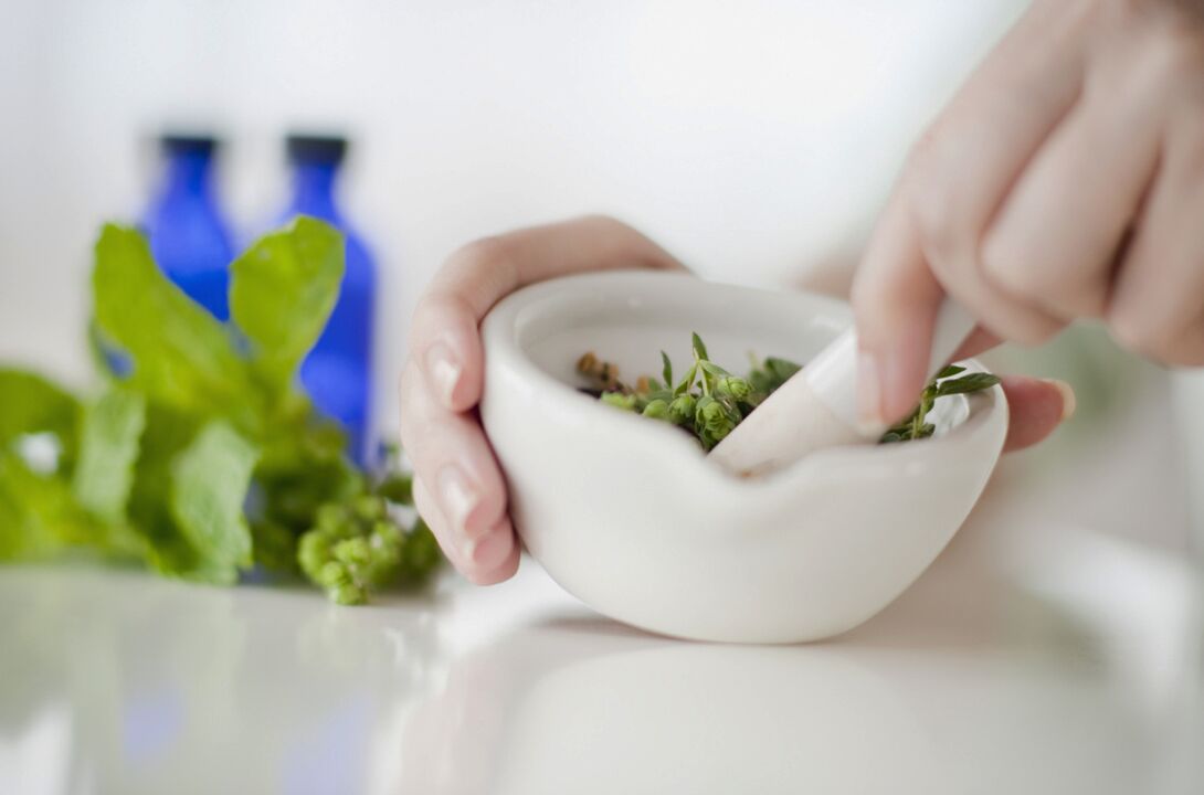 Tratamento tradicional da dor nas articulacións mediante herbas medicinais
